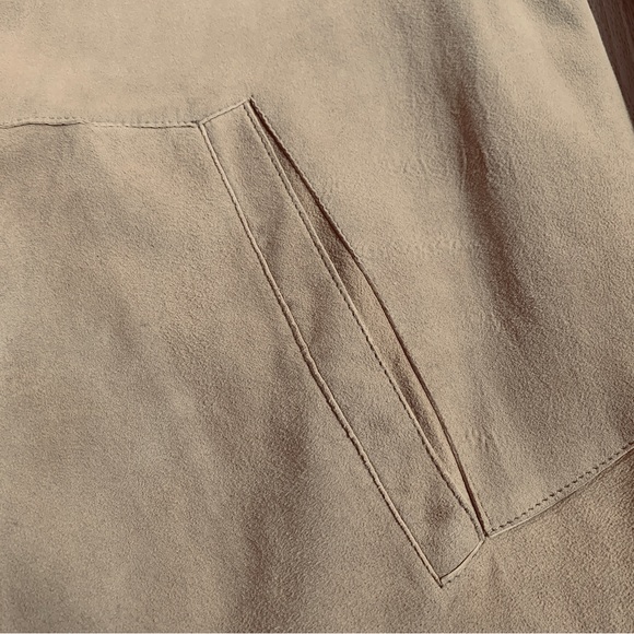 Hugo Boss Baldessarini Leather Jacket size 44R - like new condition. - Picture 4 of 7